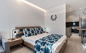 Pounedes Luxury Suites